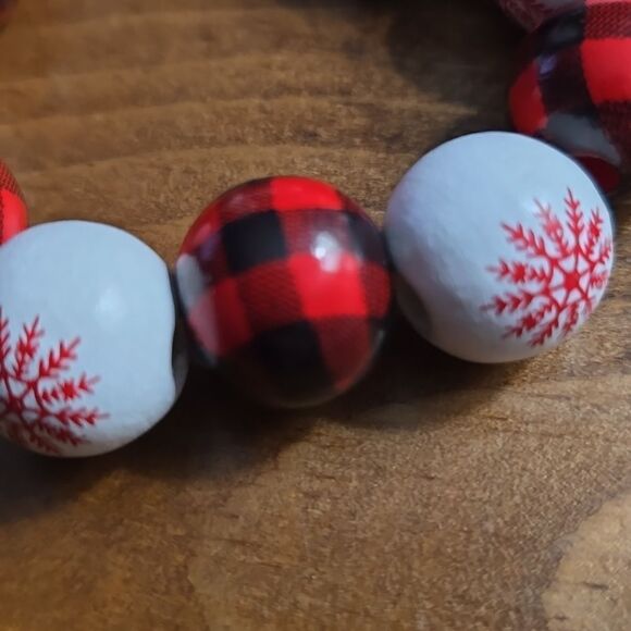 Christmas wooden chunky bead bracelet - Picture 7 of 7